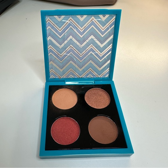 MAC x Patrick Star Heat Stroke Eyeshadow Palette Quad - Picture 1 of 8